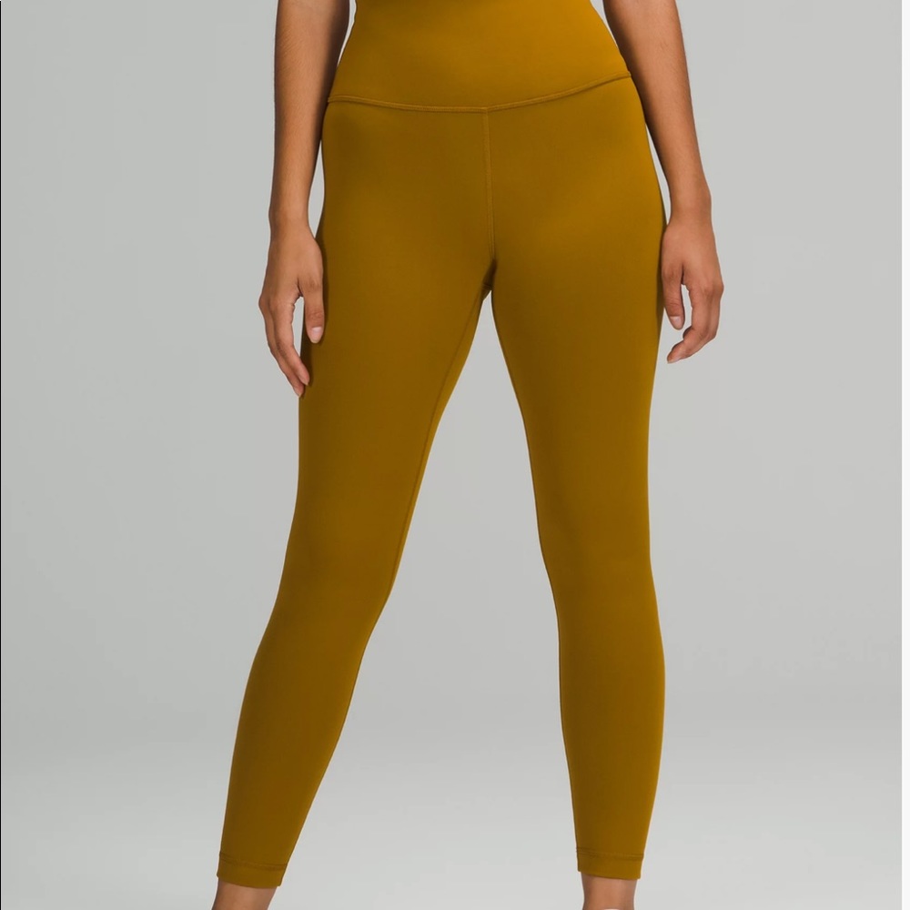 NWT Wunder Train High-Rise Tight 25"Color: Gold Spice
Size: 18